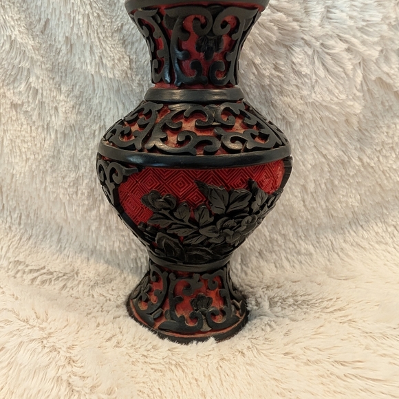 Vintage Chinese Cinnabar Lacquer Vase – Hand-Carved Floral Design – Mid-20th Cen - Picture 2 of 4